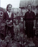 Анеле Григалиене с сыном Ромуальдасом и соседями в ссылке. 1957. Ойротия, Онгудайский район.