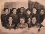 Коллектив Элекмонарской больницы (1955). Глубокова А.В. первый ряд, первая слева