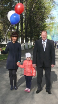 Рау Наталья Юрьевна и Федор Фридрихович с внучкой (1 мая 2016)