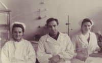 Иванова А.А. (слева), Ларкин П.В. (в центре) (50-е годы)