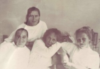 Иванова А.А. (в центре), Ерогова З.Д. (справа) (60-е годы