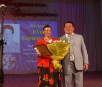 Яимов И.Э вручает премию в номинации "За верность профессии (2012)