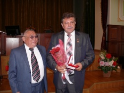 Награждение Колбаско А.В.почетным званием "Заслуженный врач Республики Алтай" (2013)