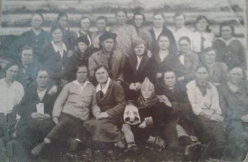 Коллектив Усть-Коксинской аймбольницы (конец 30-х)