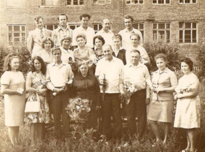 Встреча выпускников (1976). Третий справа - Сальников Г.Д.